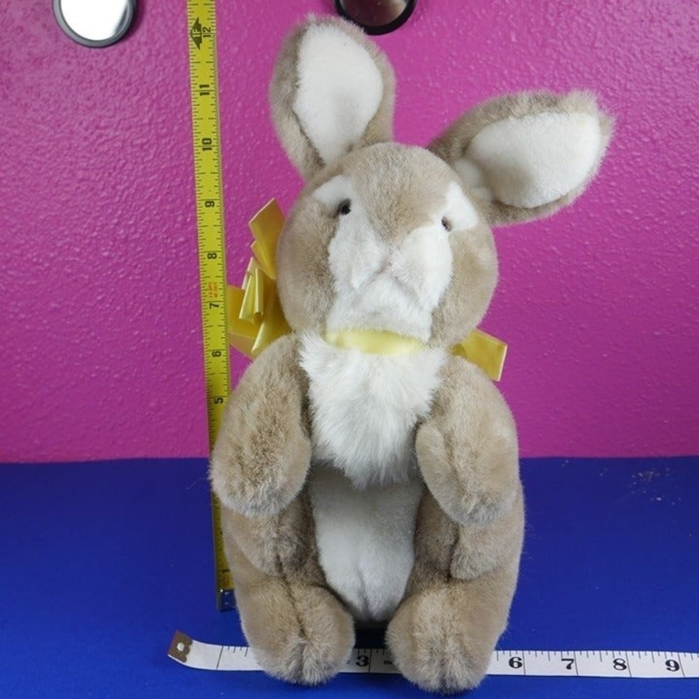 Vintage Gund Bunny Rabbit Plush 1983 11" Stuffed Animal Sitting Tan White